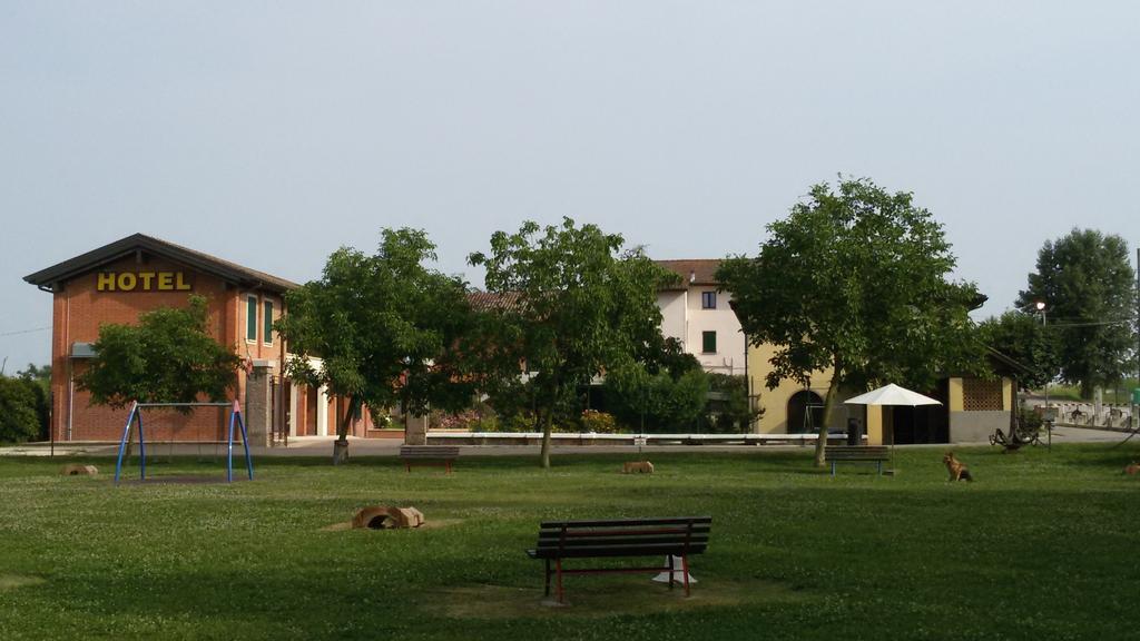 Albergo Del Po Viadana ภายนอก รูปภาพ